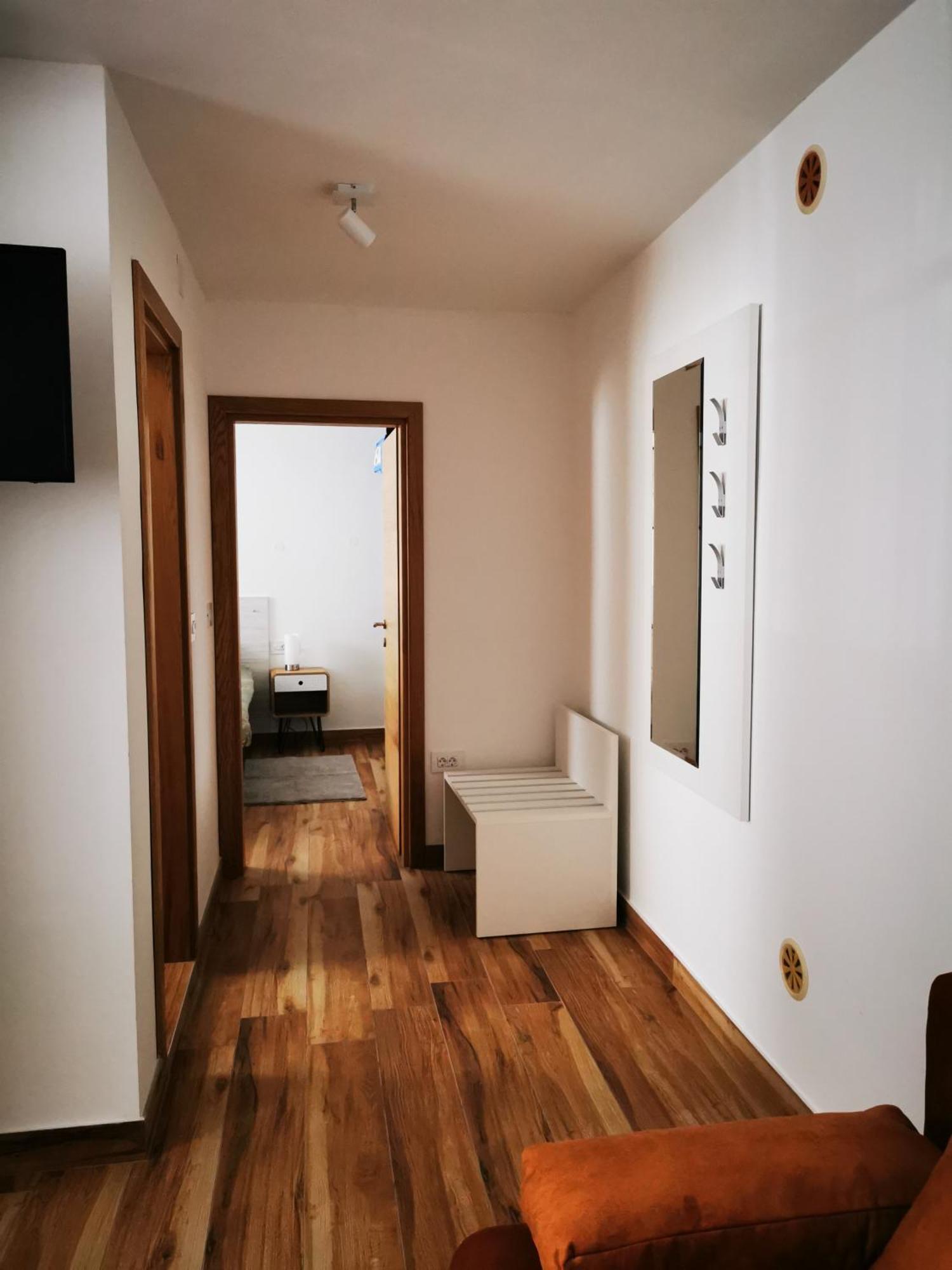 Lux Apartments In Downtown Pula Extérieur photo