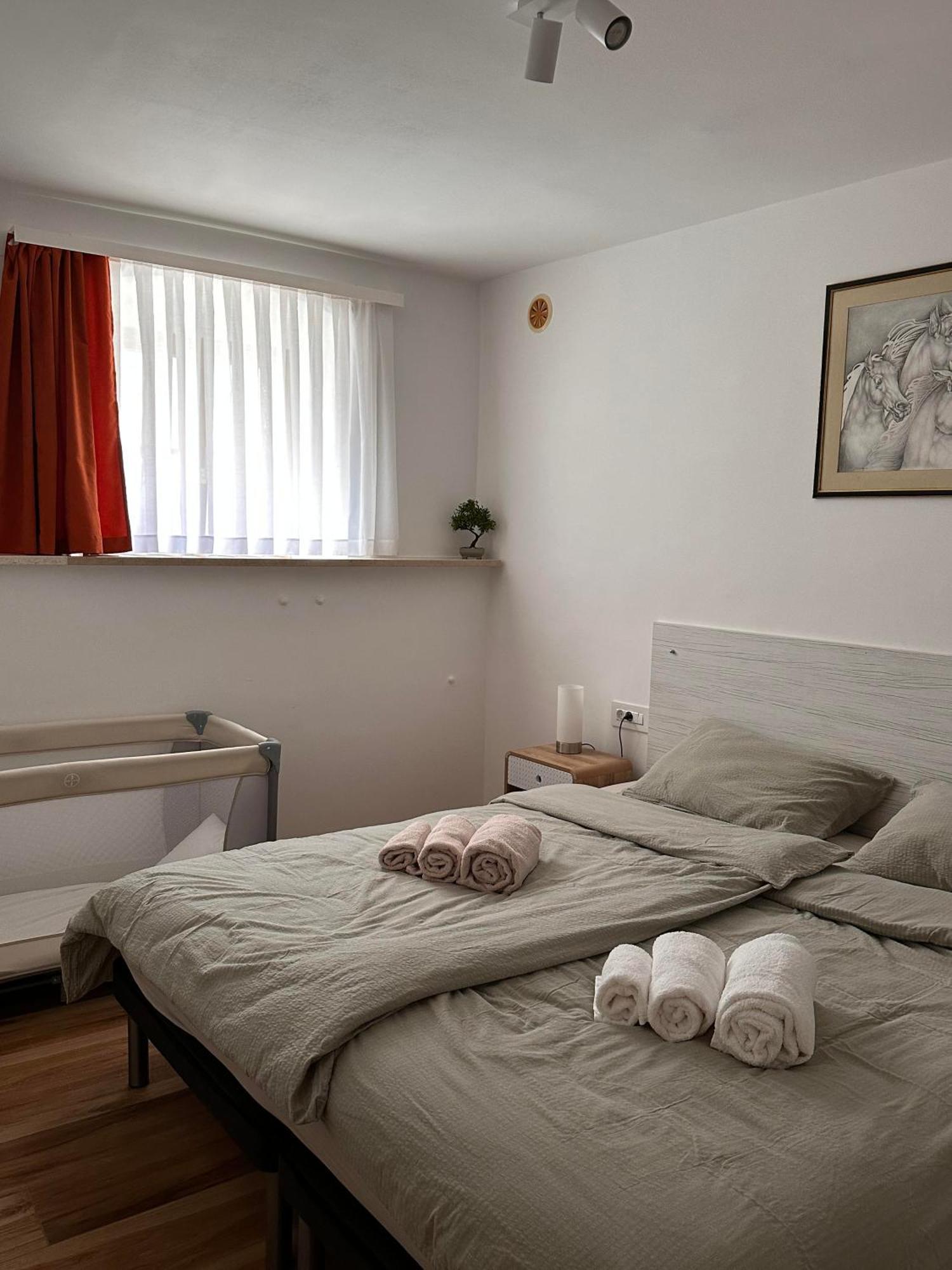Lux Apartments In Downtown Pula Extérieur photo